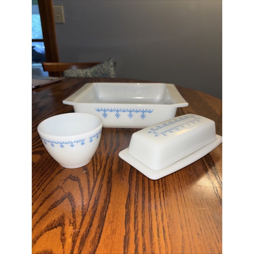Pyrex Snowflake Garland Lot of 3 butter dish, brownie baking dish & sugar bowl